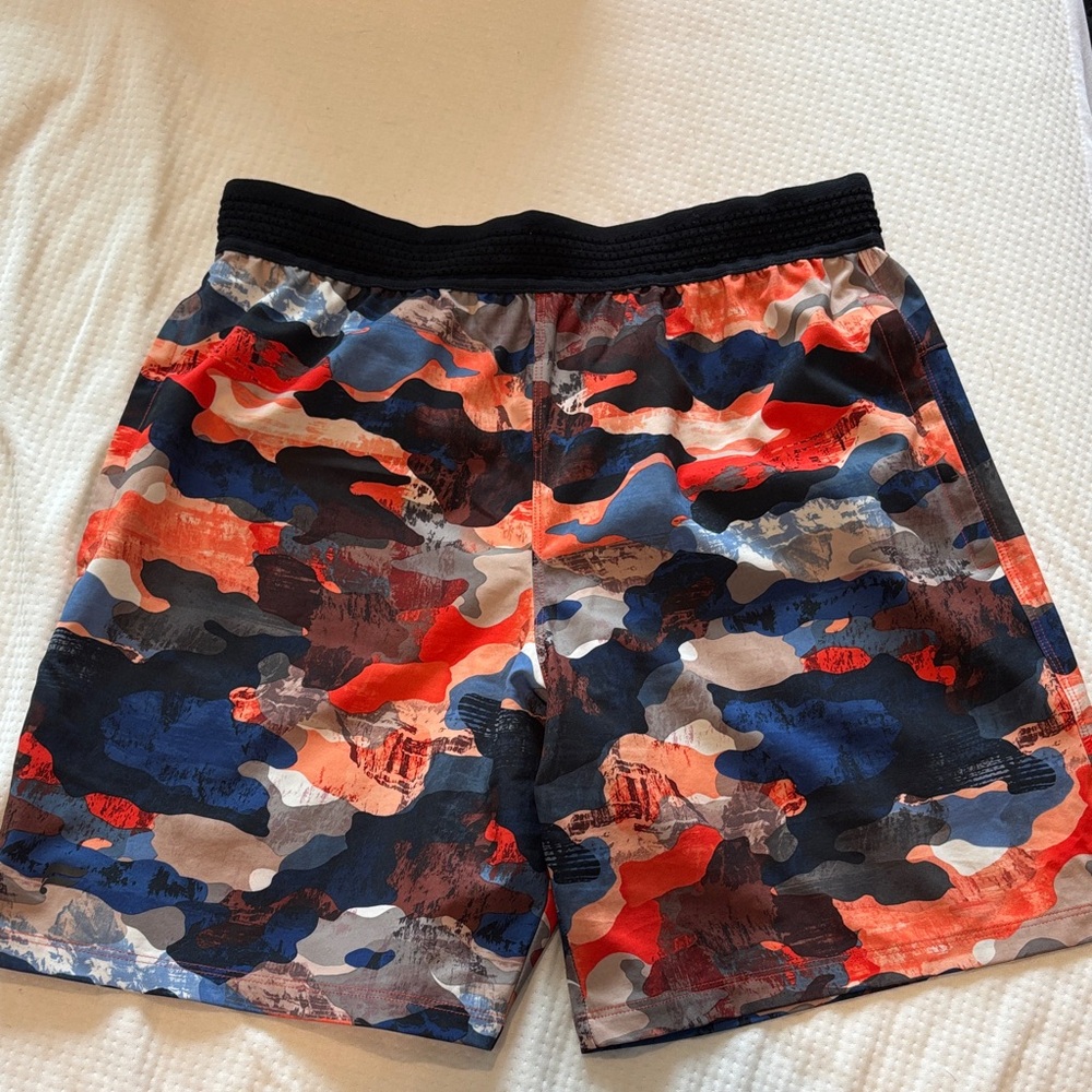 Men’s Fabletics Patterned Athletic Shorts